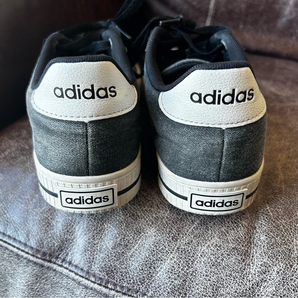 Adidas - Picture 2 of 7